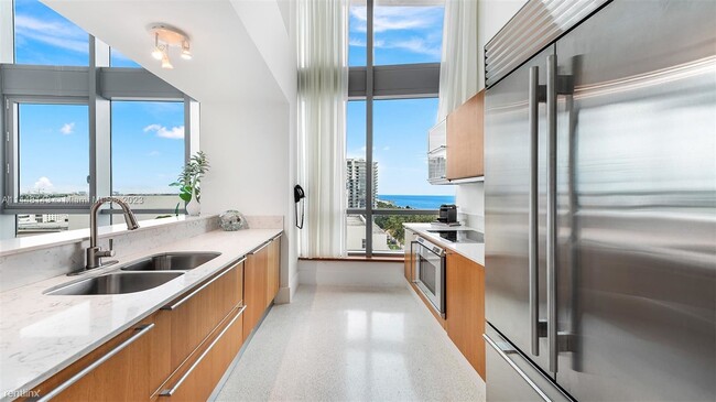 Building Photo - 2 br, 2.5 bath Condo - 2001 Collins Ave # ...