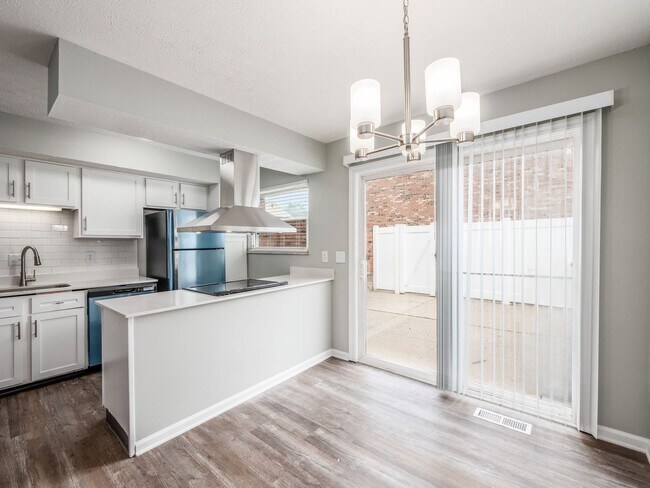 Building Photo - 1028 Folkestone Rd