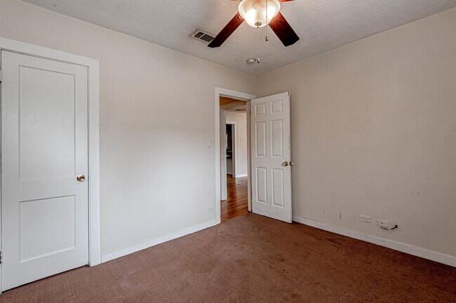 Building Photo - 2538 Sycamore Ave