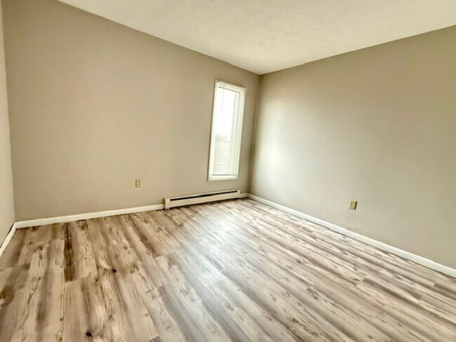 Building Photo - NORWALK - 2 Bedroom, Move-In Ready!