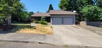 Building Photo - Three Bedroom w/ a Large Bonus Room on a C...