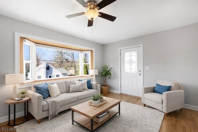 Building Photo - 83 Chestnut Hill Dr W