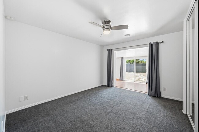 Building Photo - 8639 E Virginia Ave