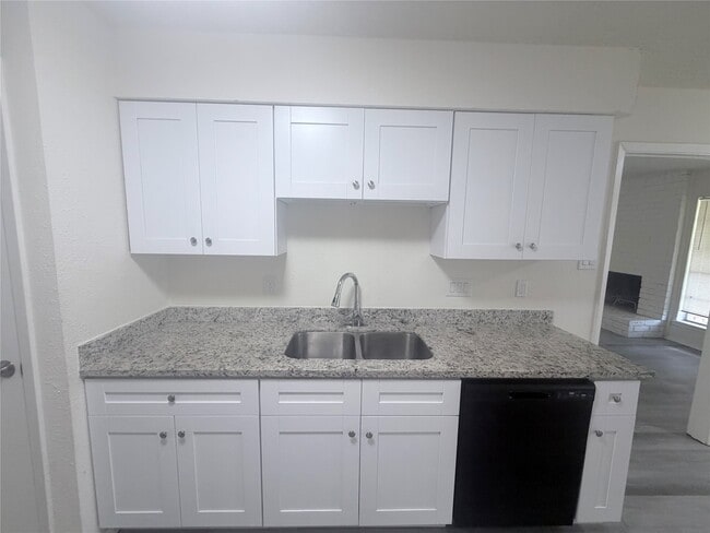 Building Photo - 8119 Knightwood Forest Dr
