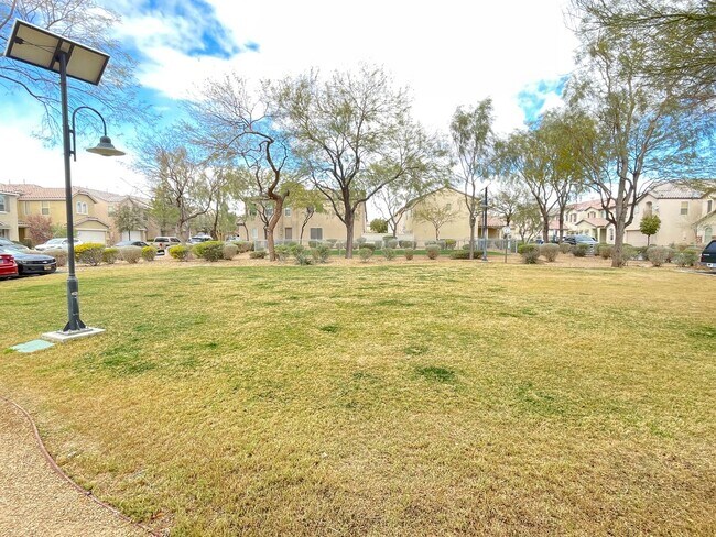 Building Photo - NEWLY UPDATED 4 BEDROOM HOME IN THE SOUTHWEST