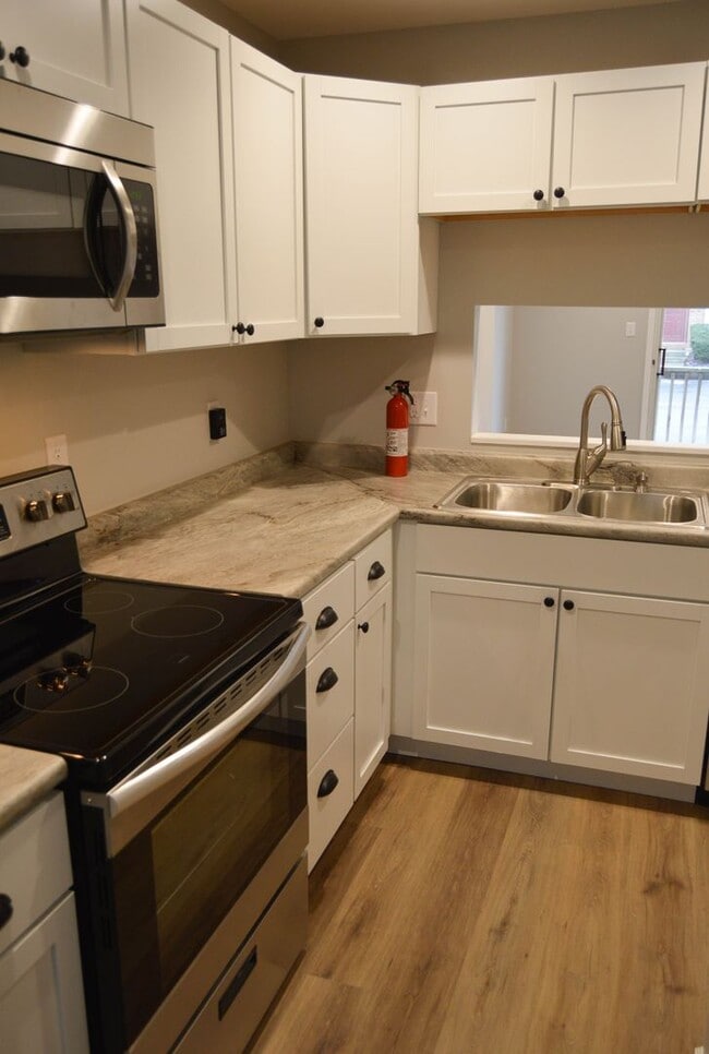 Building Photo - 2464 S Burberry Ln