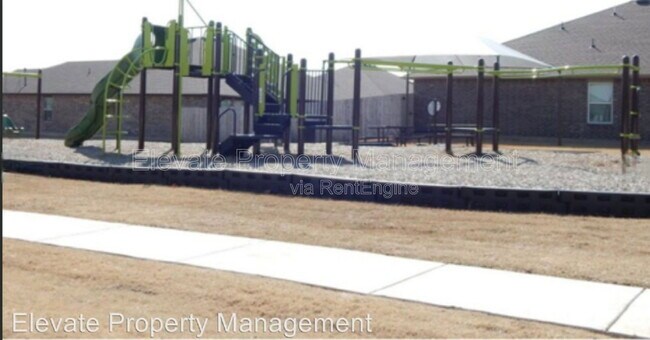 Building Photo - 2213 Ailsa Rd