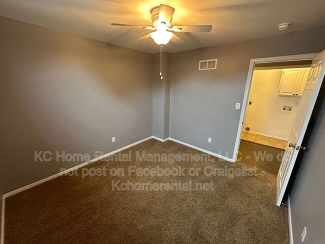 Building Photo - 625 NW Rosaceae Dr