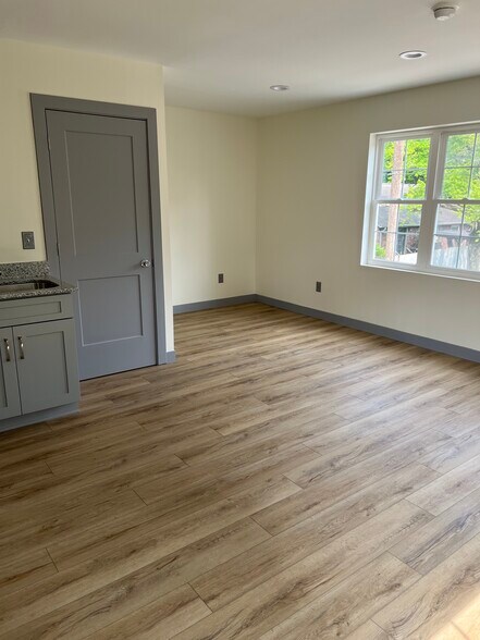 Building Photo - 4841 N Kenwood Ave