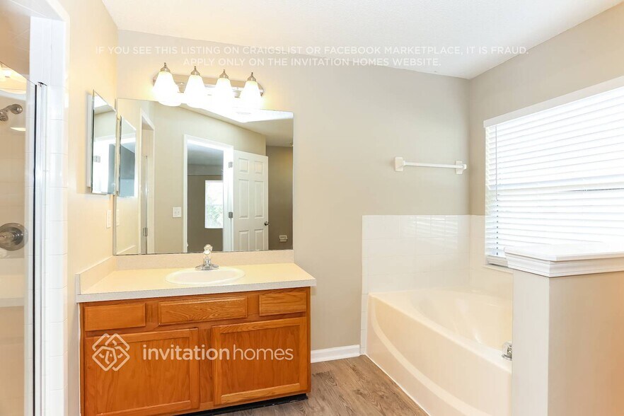 Building Photo - 10939 Apple Blossom Trail E