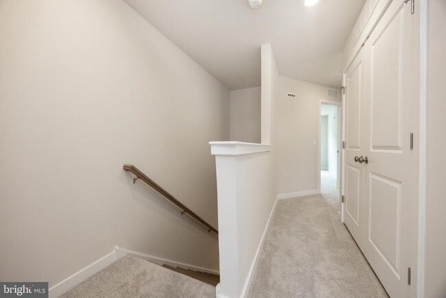 Building Photo - 245 Talucci Dr