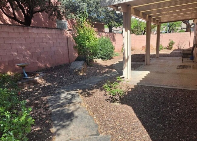 Building Photo - Snow Canyon Single Family