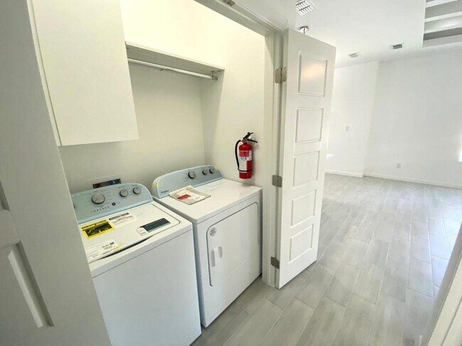 Building Photo - 1623 W. Marlin St Apt 3