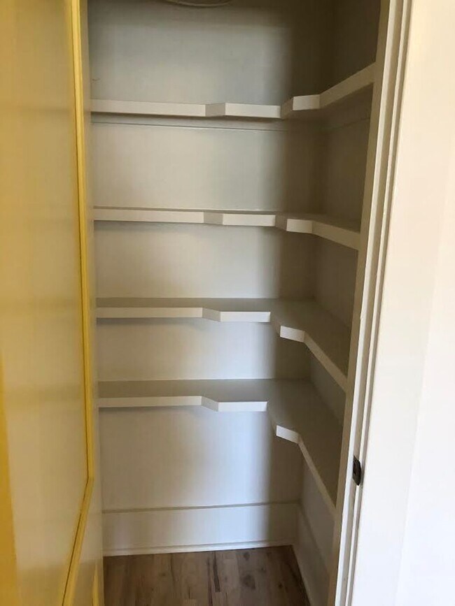 Building Photo - Laurel220 (KC-JF)