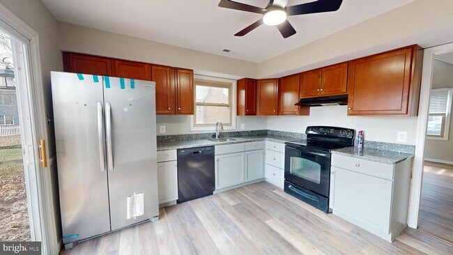 Building Photo - 72 Whethersfield Cir