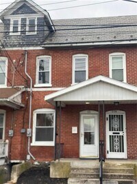 Building Photo - Charming three-bedroom row house available for rent in the desirable Nazareth