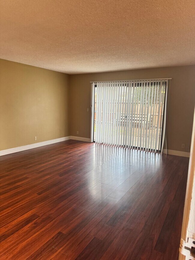 Building Photo - 4814 E Rialto Ave