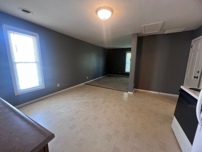 Building Photo - 36 La Belle St SW