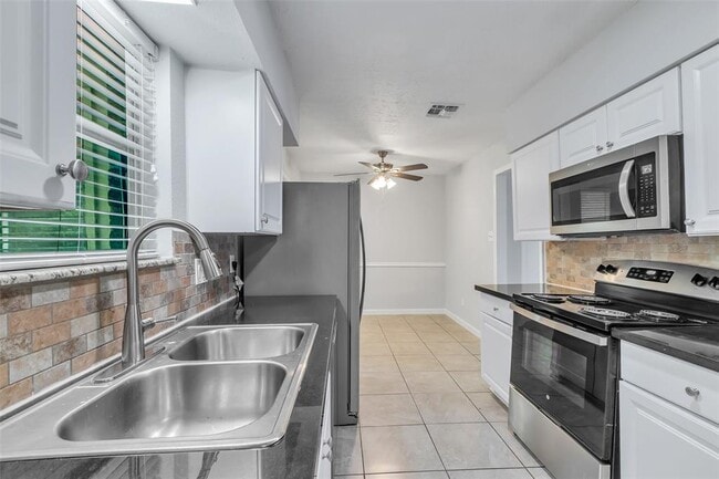 Building Photo - 12331 Flushing Meadows Dr