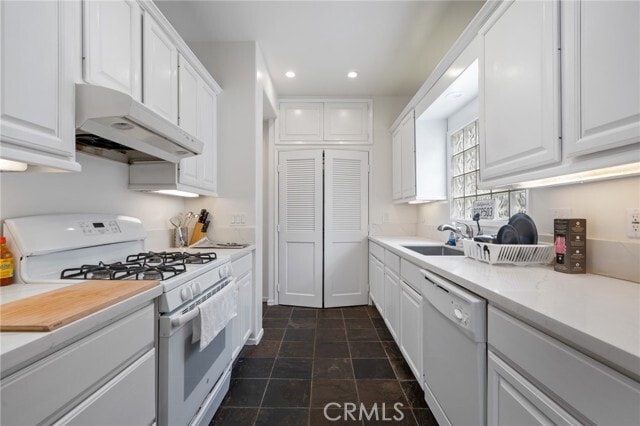 Building Photo - 301 S Lucia Ave