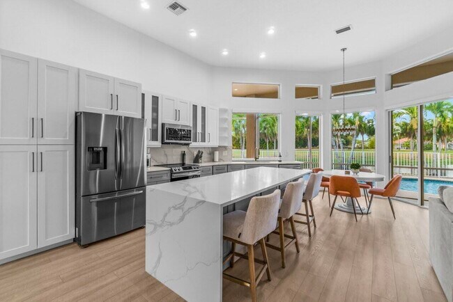 Building Photo - 15621 Latina Pl