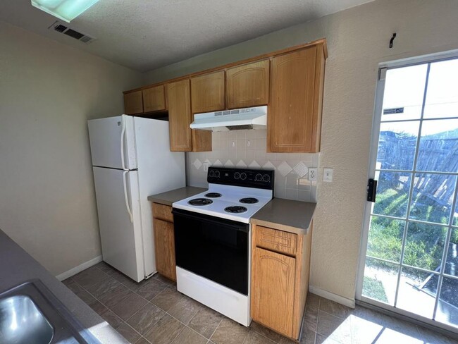 Building Photo - 1402 Dugger Cir