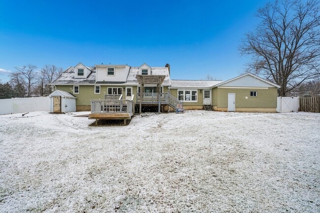 Building Photo - 68 Valley Rd