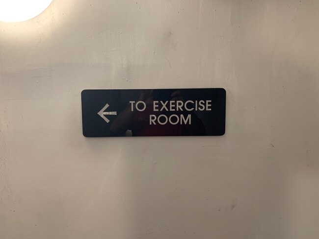 Building Photo - 1212 N La Salle Dr