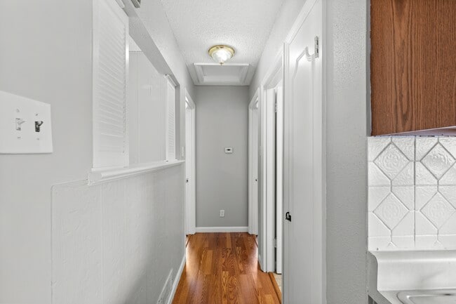 Building Photo - 1120 Gahan Dr