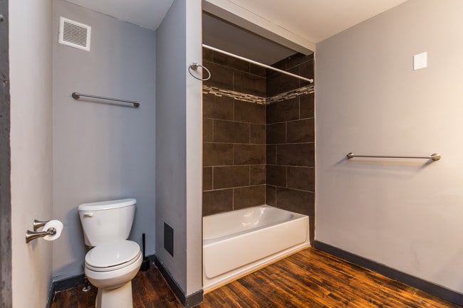 Building Photo - 1813 N Howard St