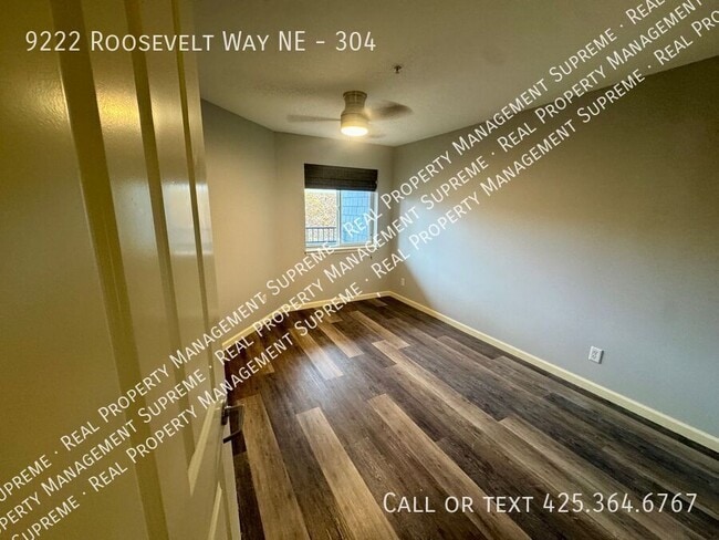 Building Photo - 9222 Roosevelt Way NE