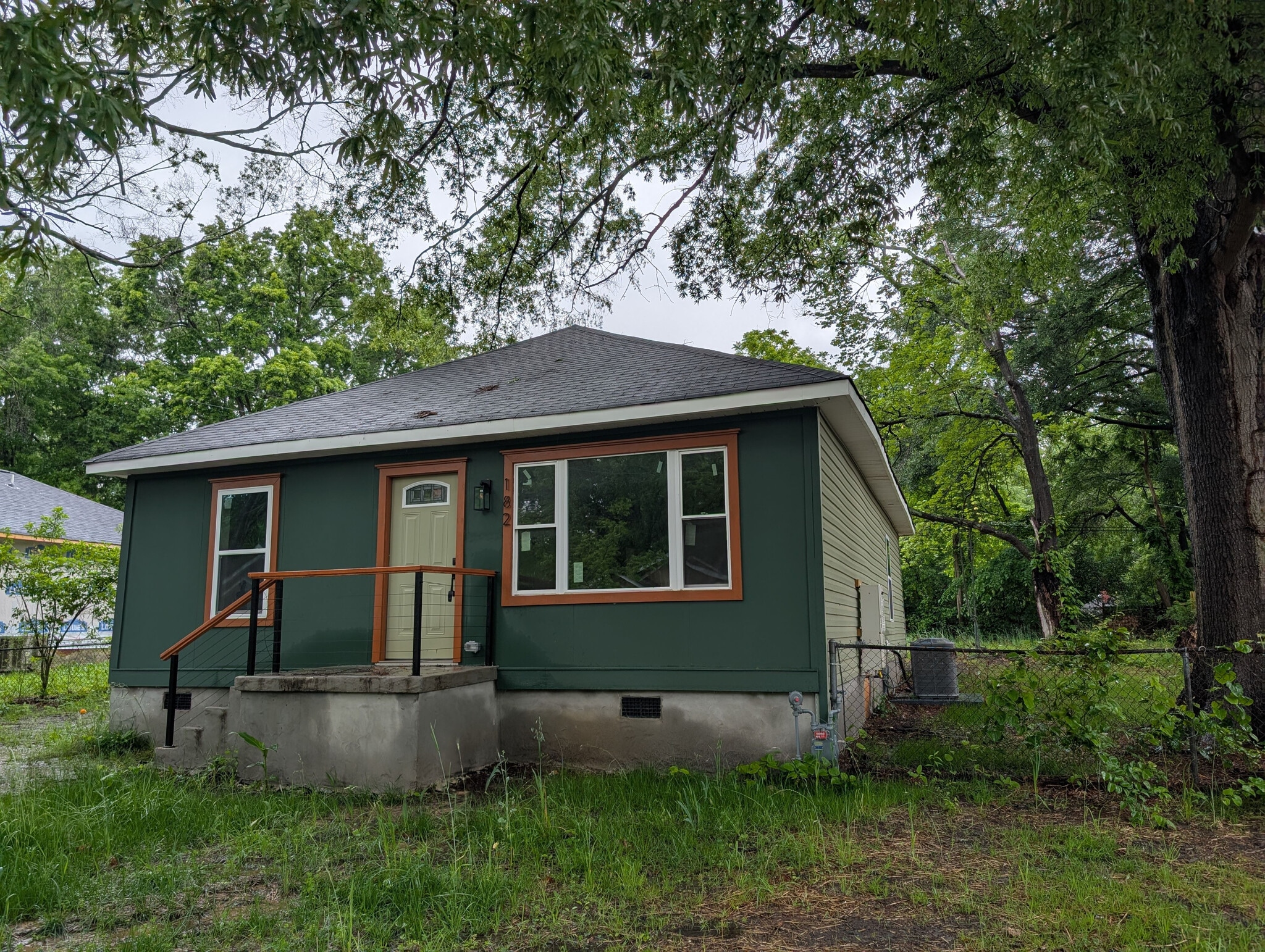 Building Photo - Room in House on Dixon Cir