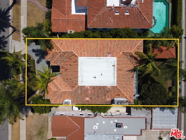 Building Photo - 321 S Palm Dr