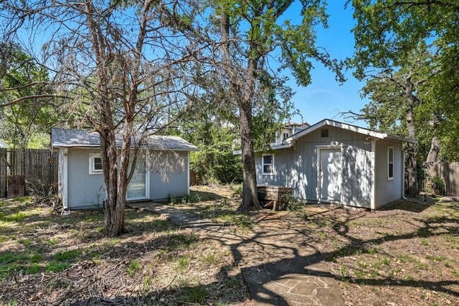 Building Photo - 5702 Teasley Ln