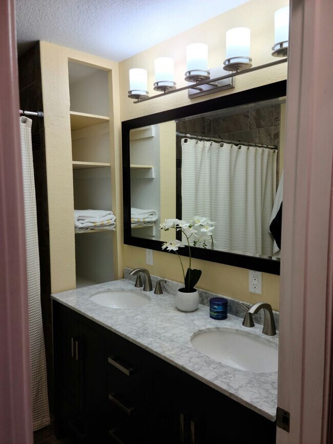 Building Photo - Well maintained 4bd Bothell home!