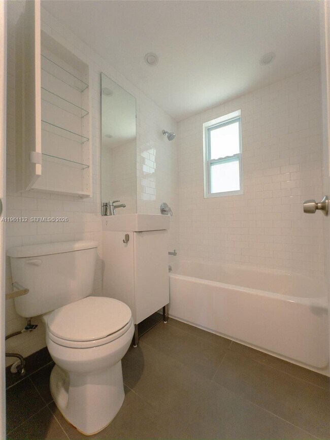 Building Photo - 3676 Oak Ave