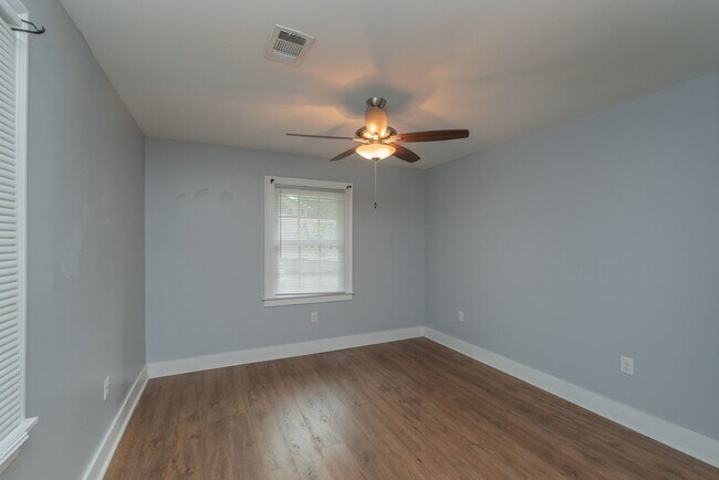 Building Photo - 2056 McDowell St