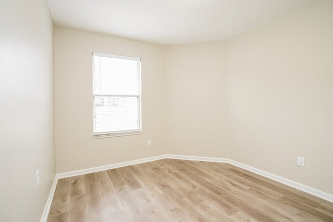 Building Photo - 571 Charles Pinckney St