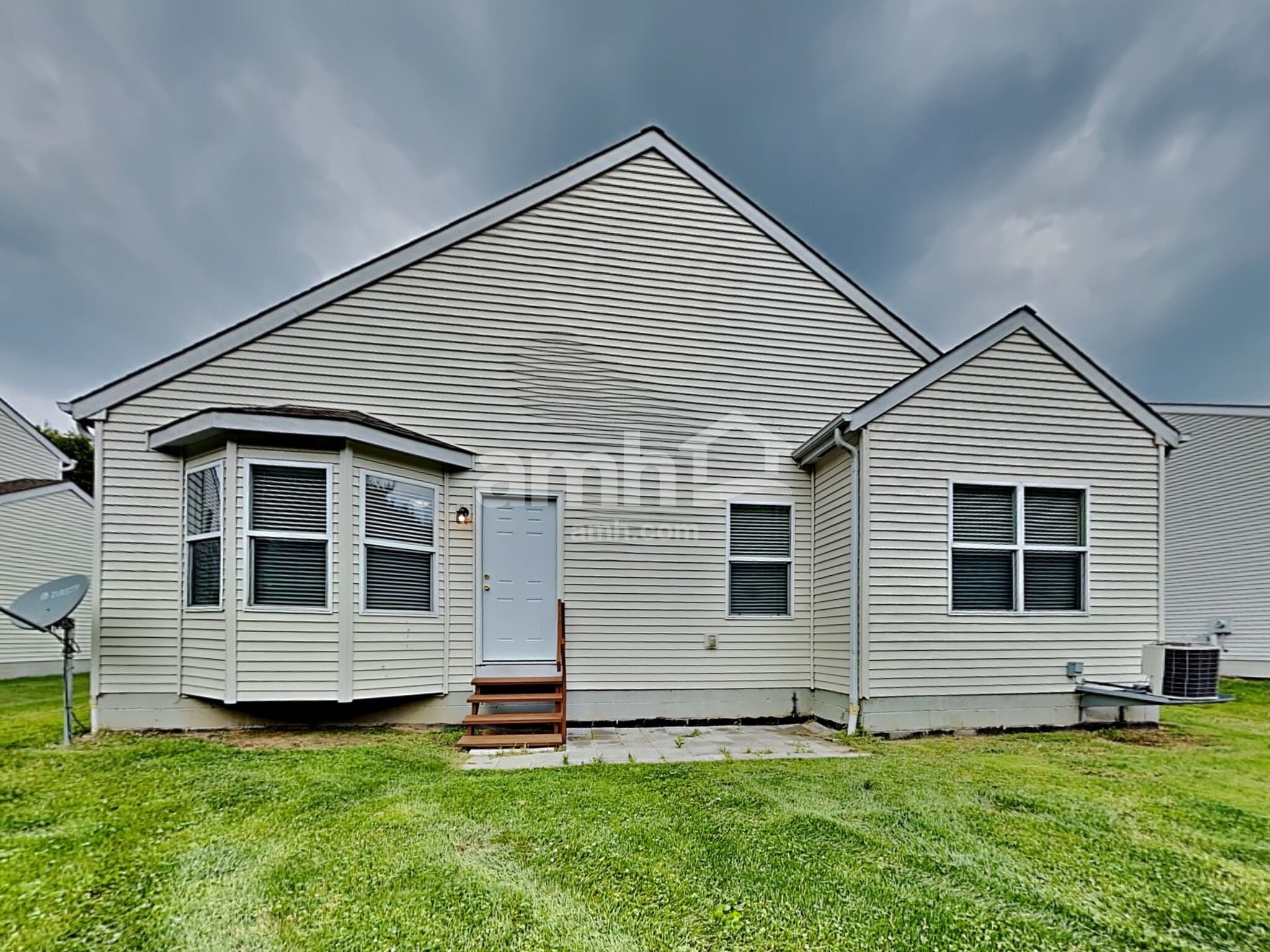 Building Photo - 1468 E Quail Run Dr