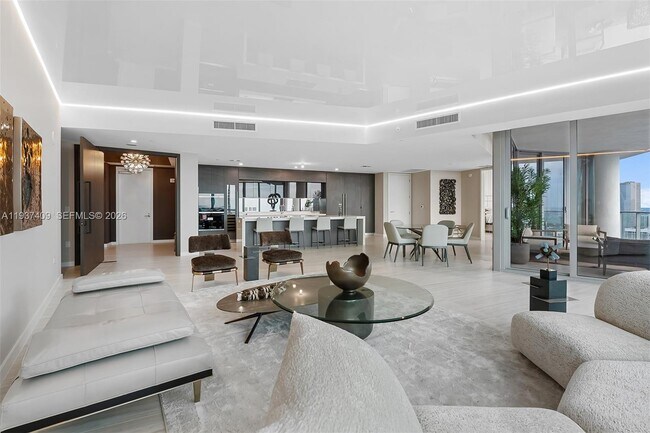 Building Photo - 851 NE 1st Ave