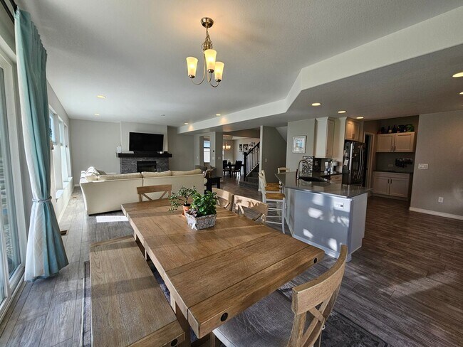 Building Photo - Beautiful 5-bedroom, 5-bathroom home in the desirable Banning Lewis Ranch community!