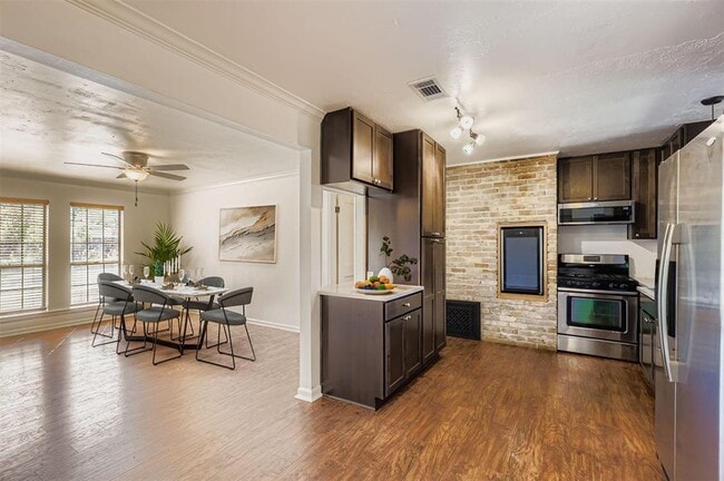 Building Photo - 5702 Fairlane Dr