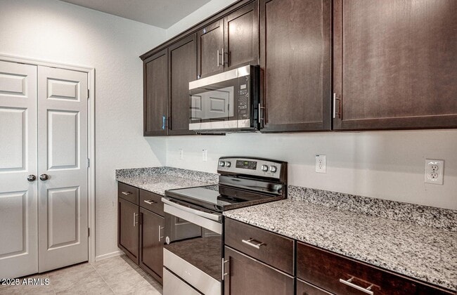Building Photo - 18091 N Presley Ln