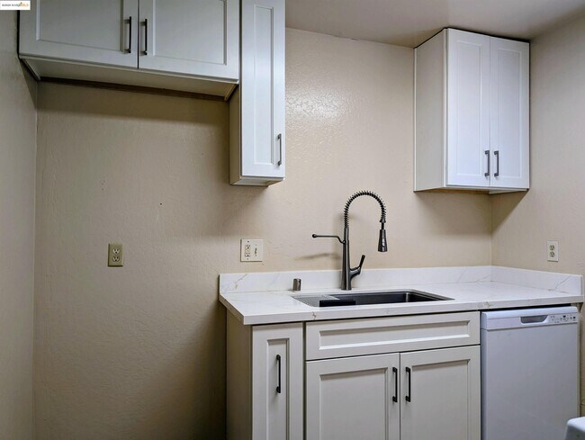 Building Photo - 4958 Driftwood Ct