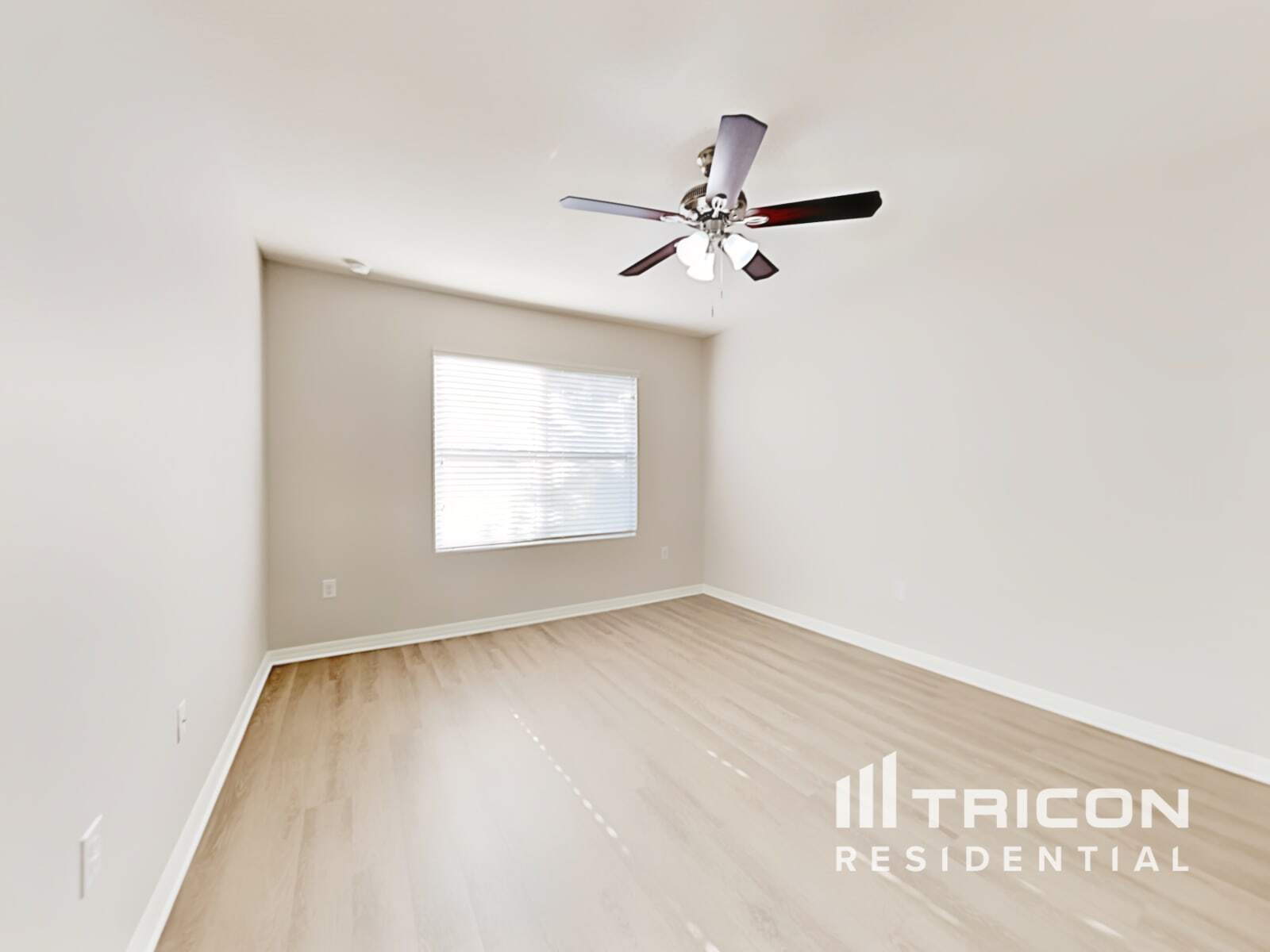 Building Photo - 2449 Valhalla Dr