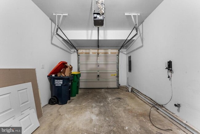 Building Photo - 204 Beckington Ct