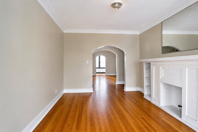 Building Photo - 1528 E 74th Pl