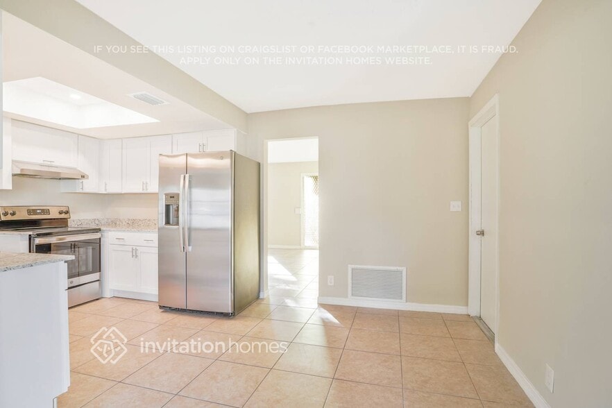 Building Photo - 5714 NW 71st Ave