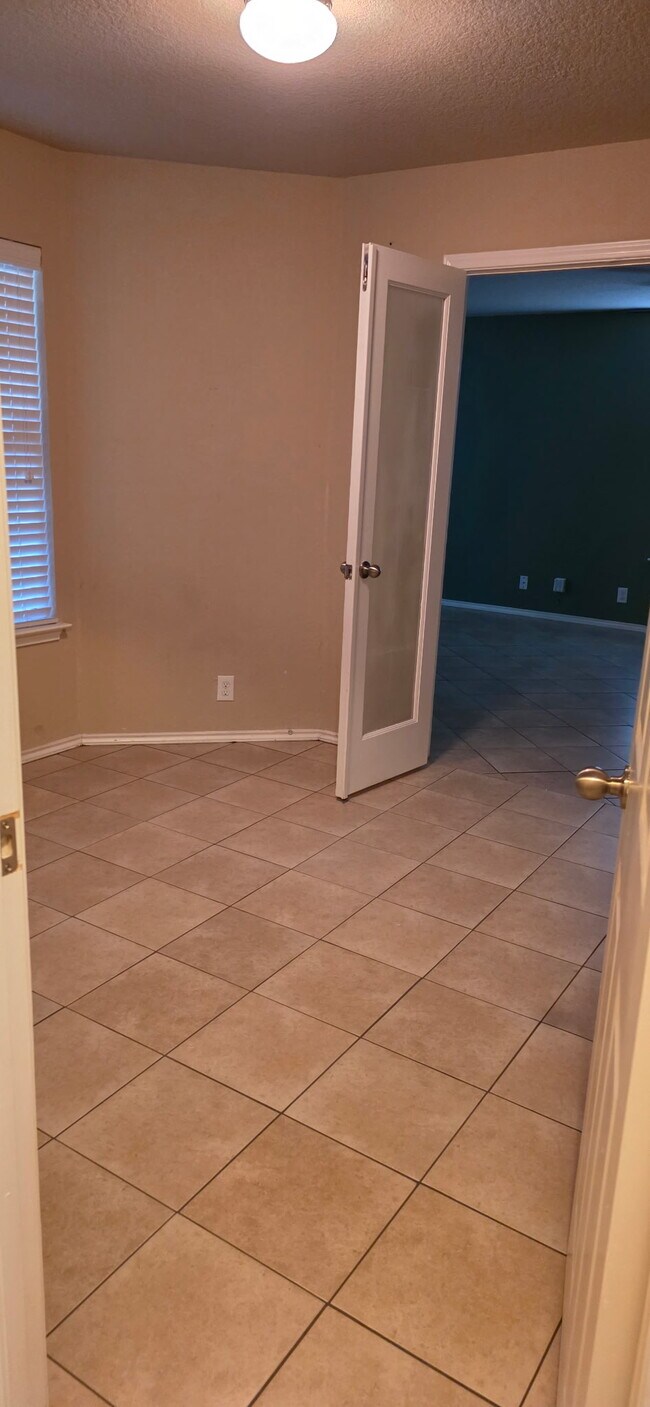 Building Photo - 419 Dolly Dr