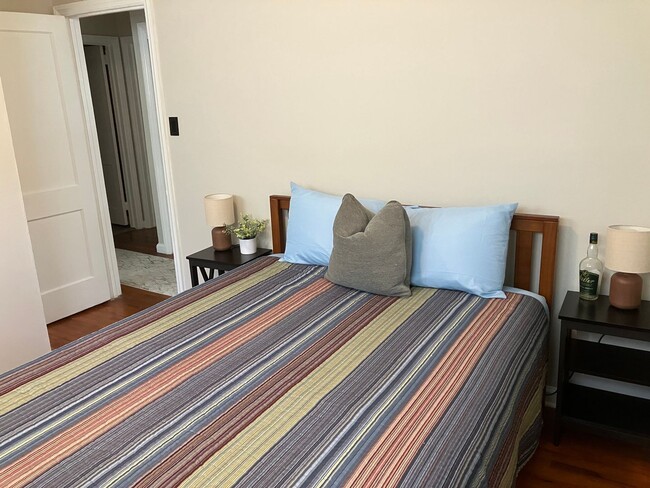 Building Photo - Great Short Term Furnished Rental Opportun...